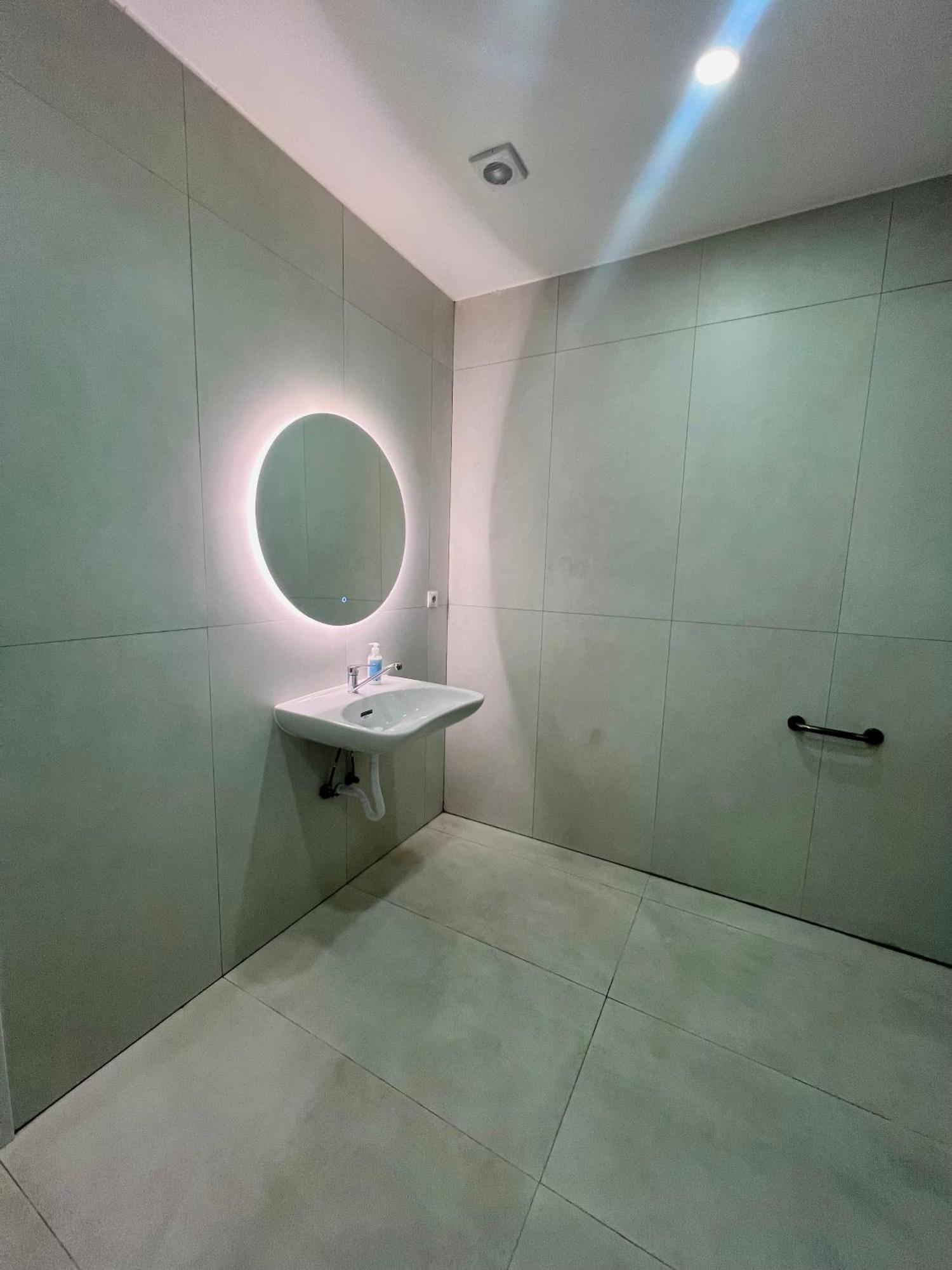 Hostel Oasis มาดริด ภายนอก รูปภาพ