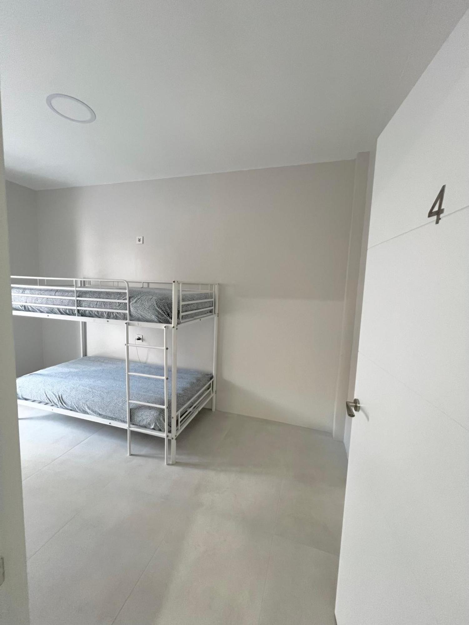 Hostel Oasis มาดริด ภายนอก รูปภาพ
