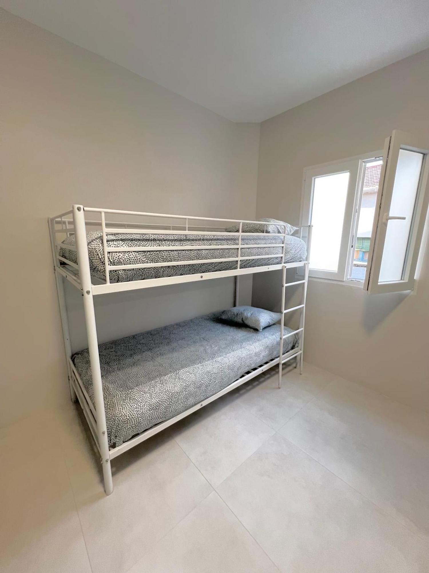 Hostel Oasis มาดริด ภายนอก รูปภาพ