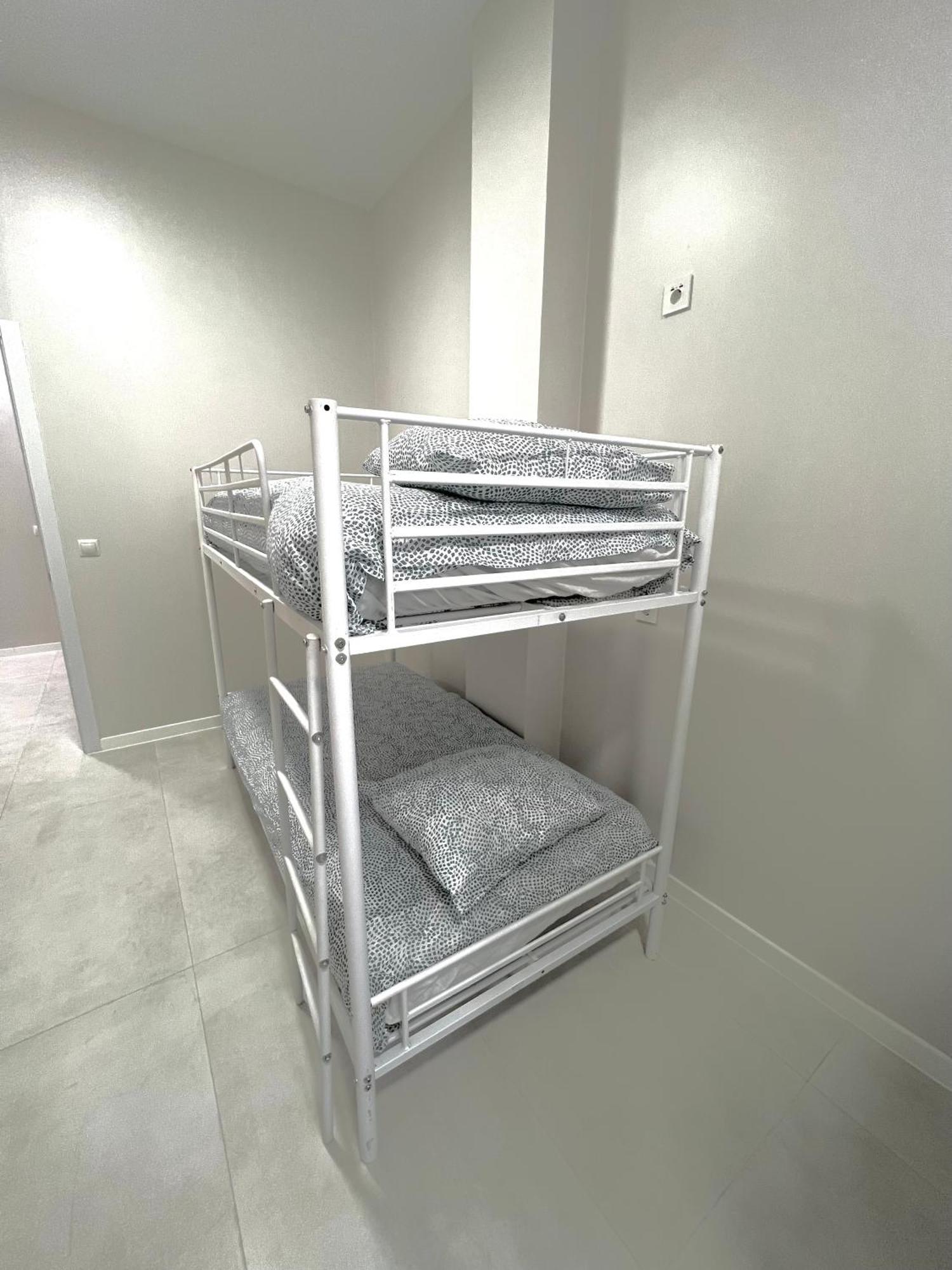 Hostel Oasis มาดริด ภายนอก รูปภาพ