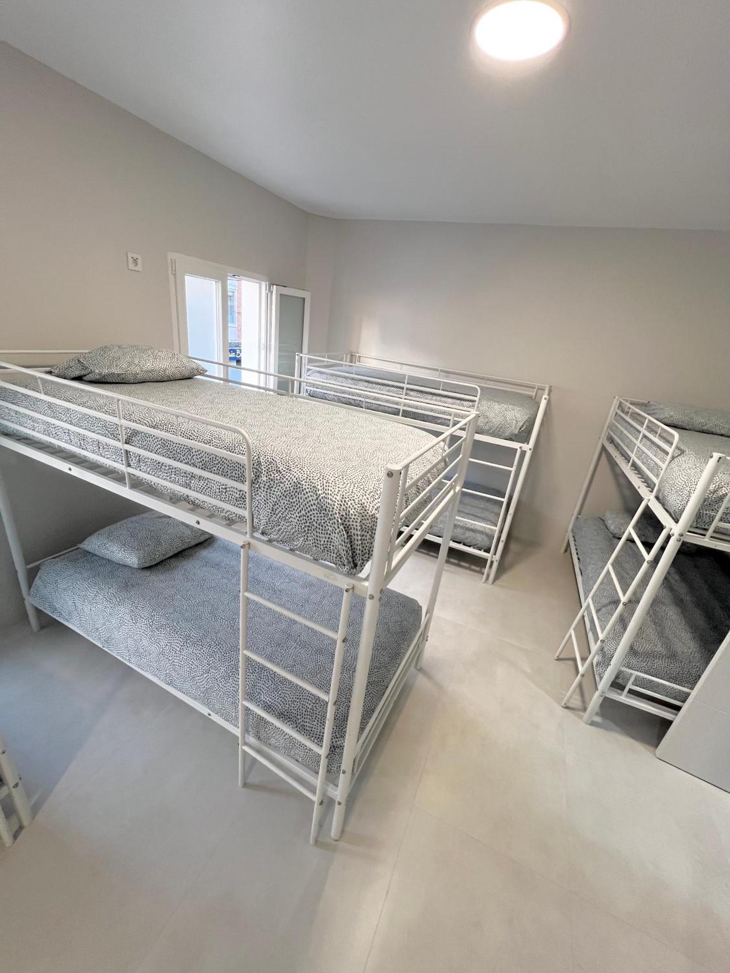 Hostel Oasis มาดริด ภายนอก รูปภาพ