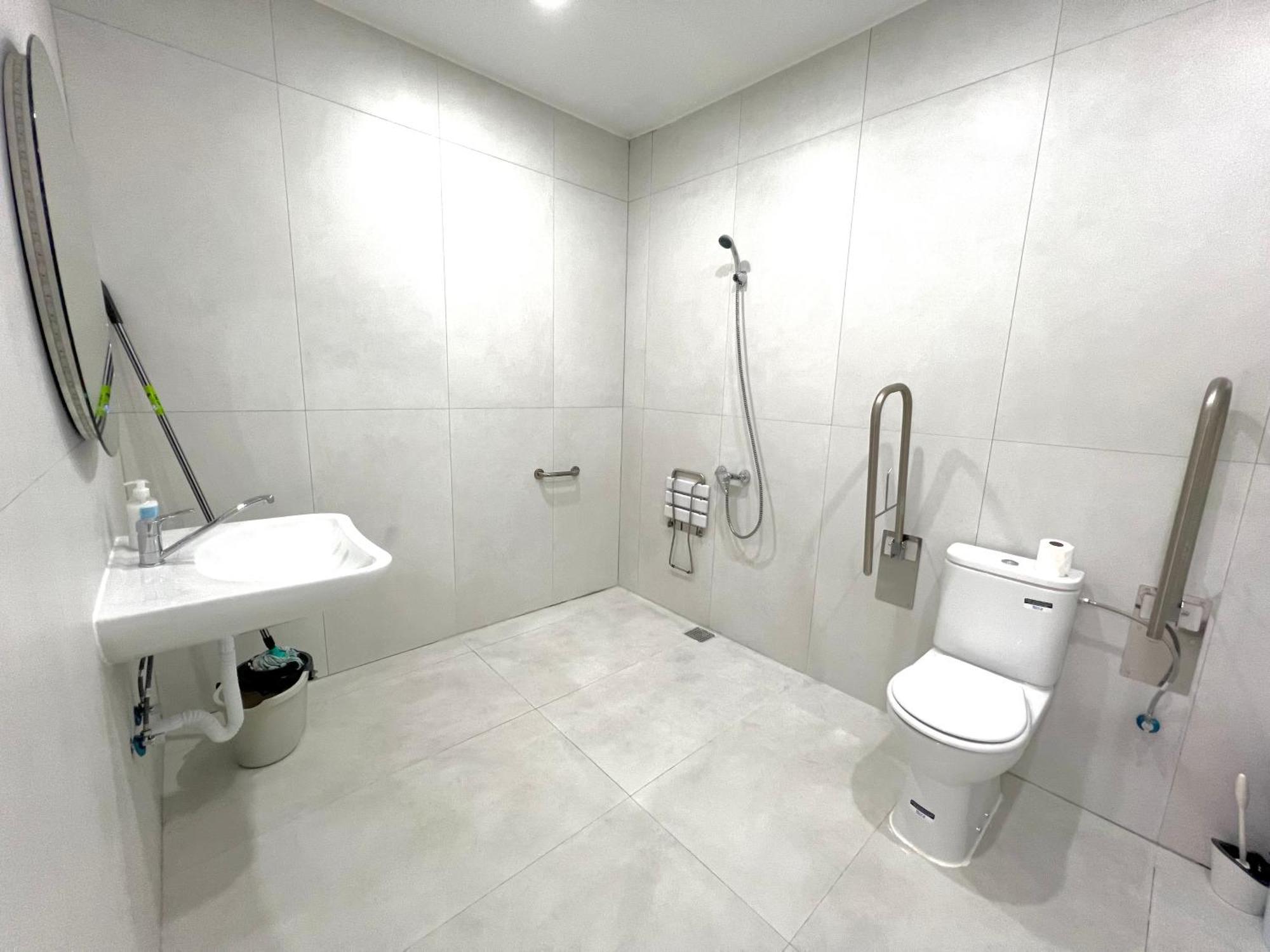 Hostel Oasis มาดริด ภายนอก รูปภาพ
