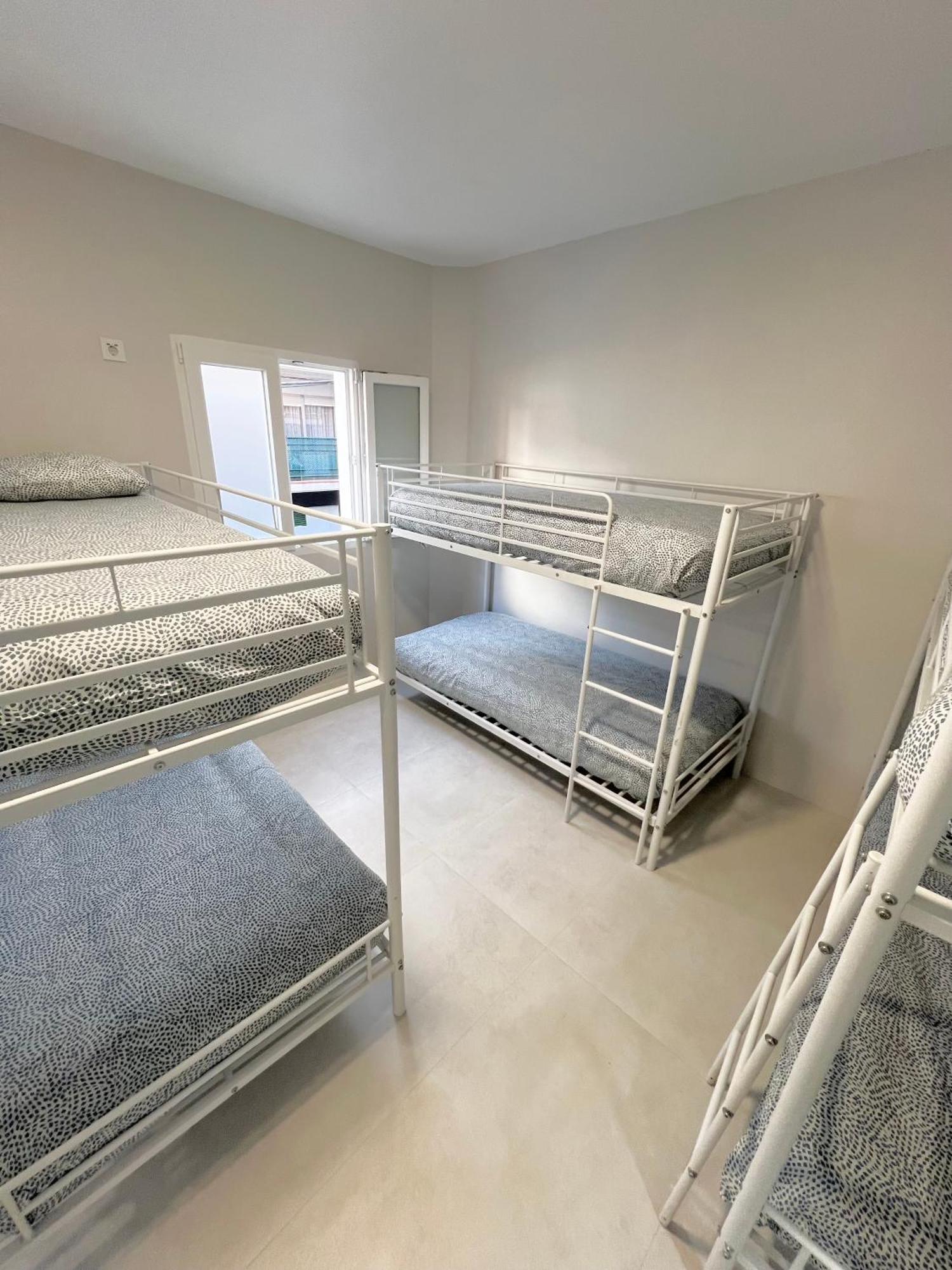 Hostel Oasis มาดริด ภายนอก รูปภาพ