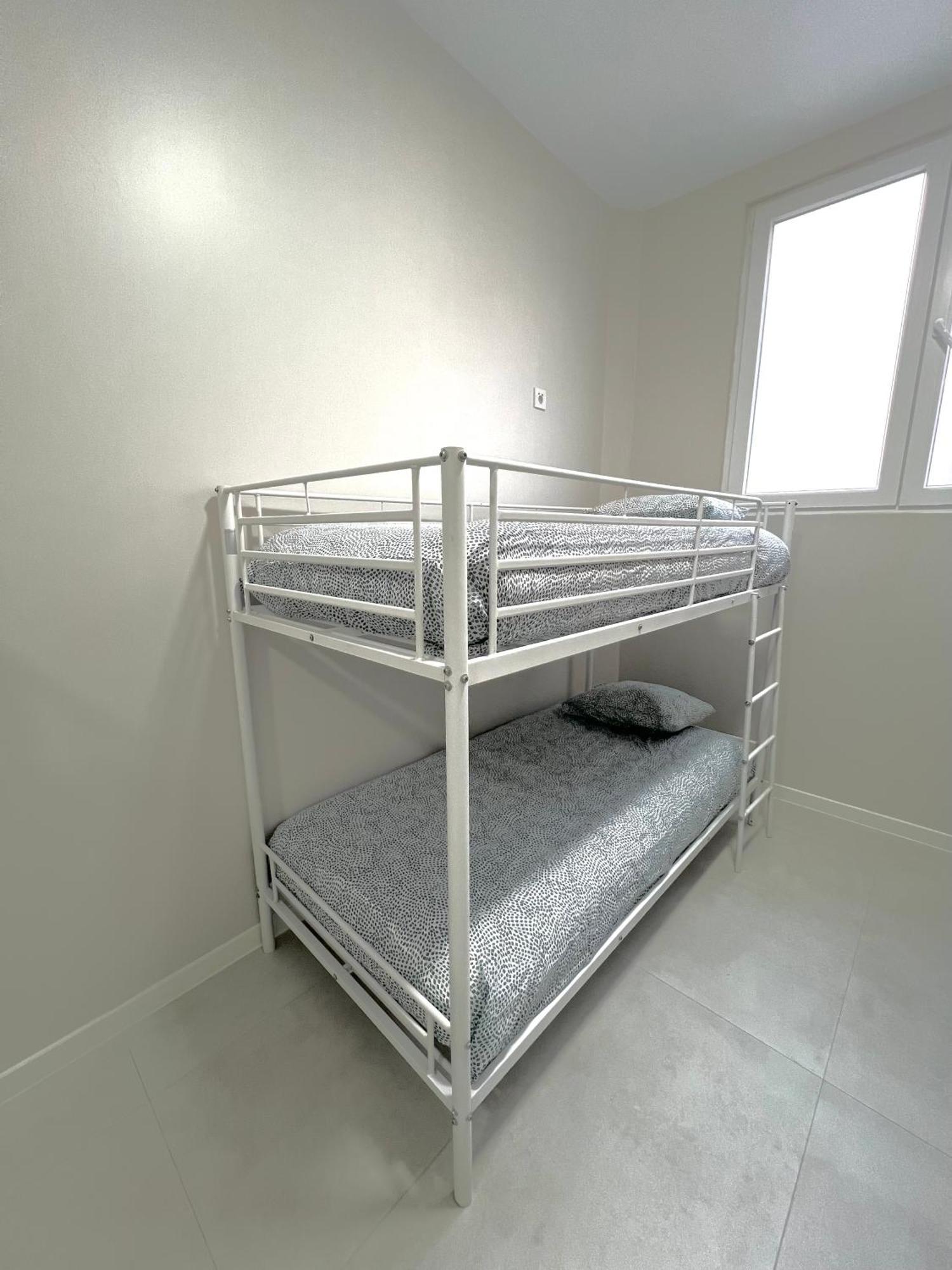 Hostel Oasis มาดริด ภายนอก รูปภาพ